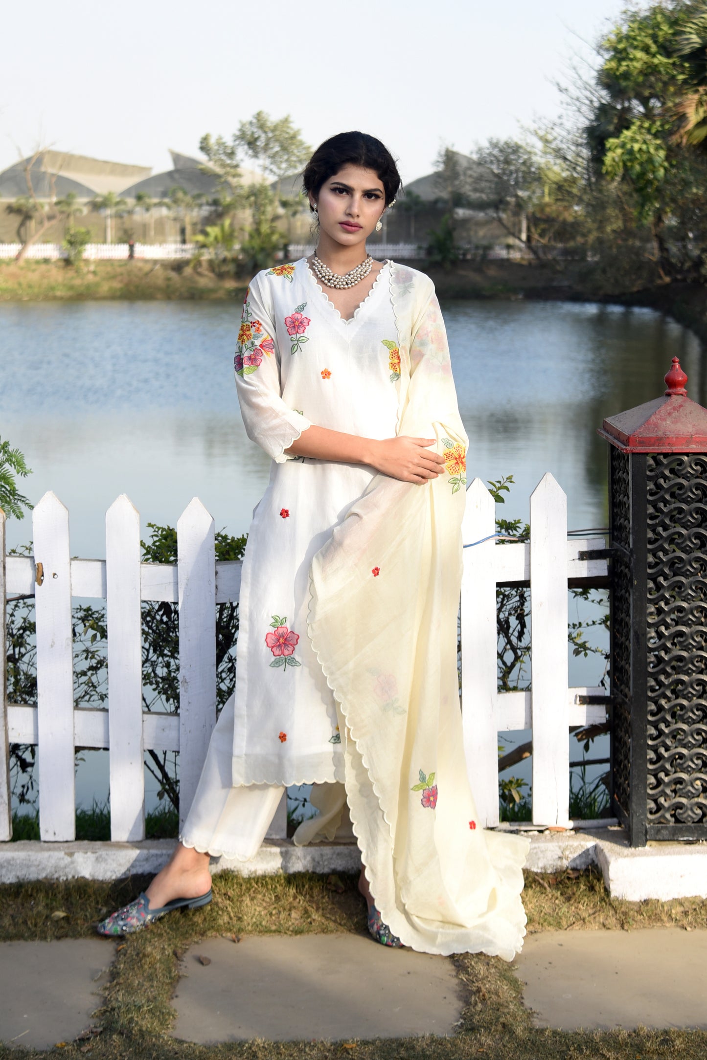 DAFFODIL EMBROIDERED KURTI SET